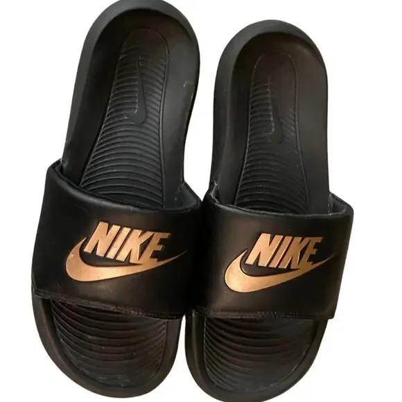 Nike Benassi Black and Gold Slides Size 8 Pre-Owned - Picture 1 of 4